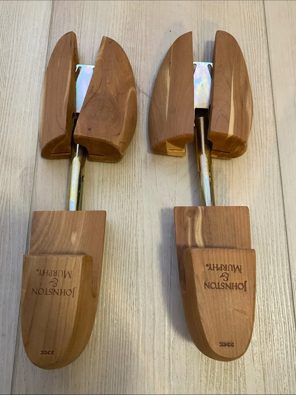 Johnston & Murphy Natural Brown Cedar Shoe Trees (Pair)